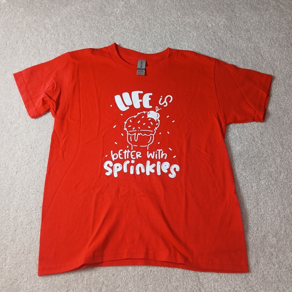 Gildan Youth Unisex Red Small Heavy Cotton Stylish TShirt Sprinkles Cupcake NWOT